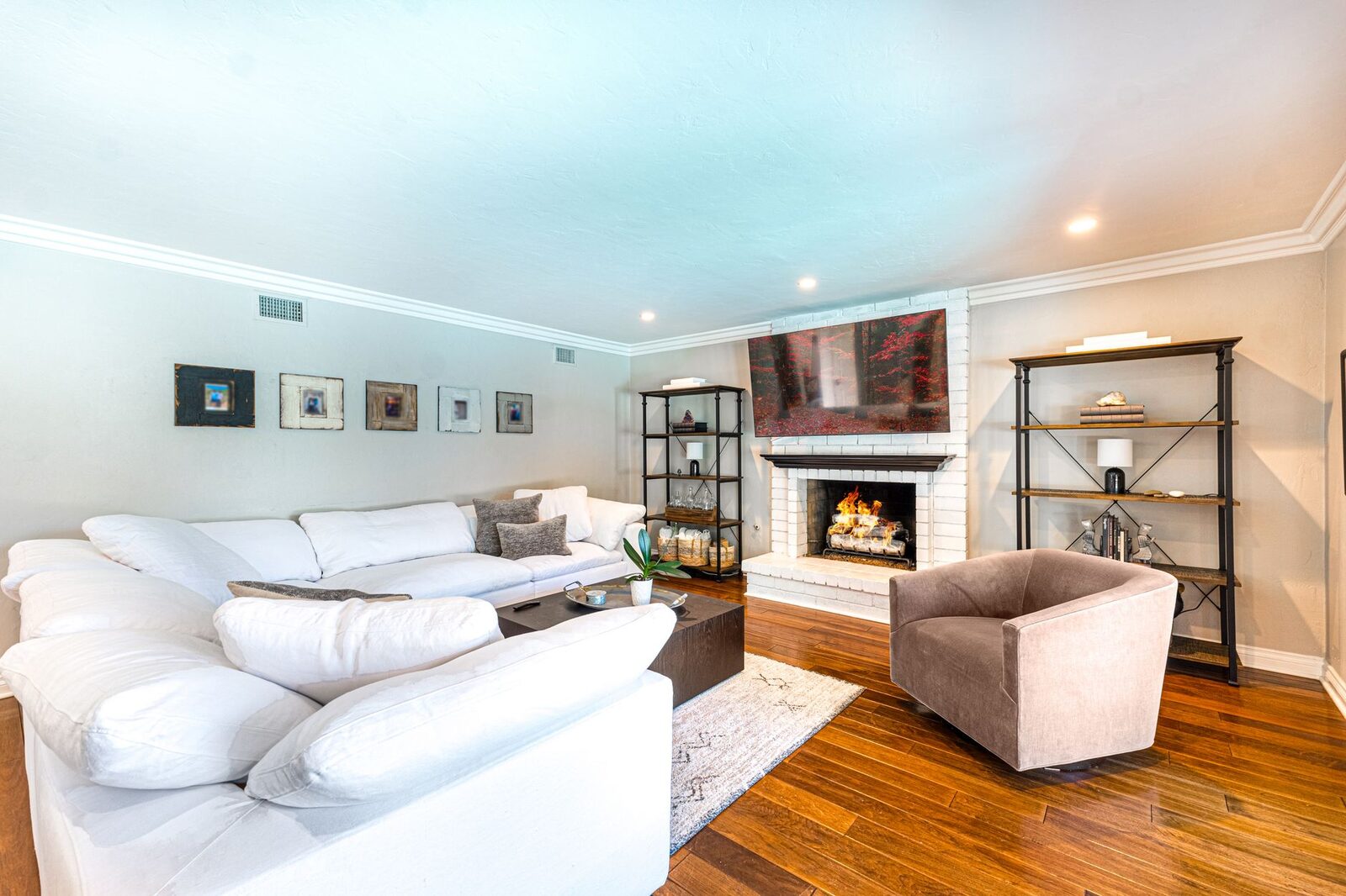 Basements inspiration photo 30