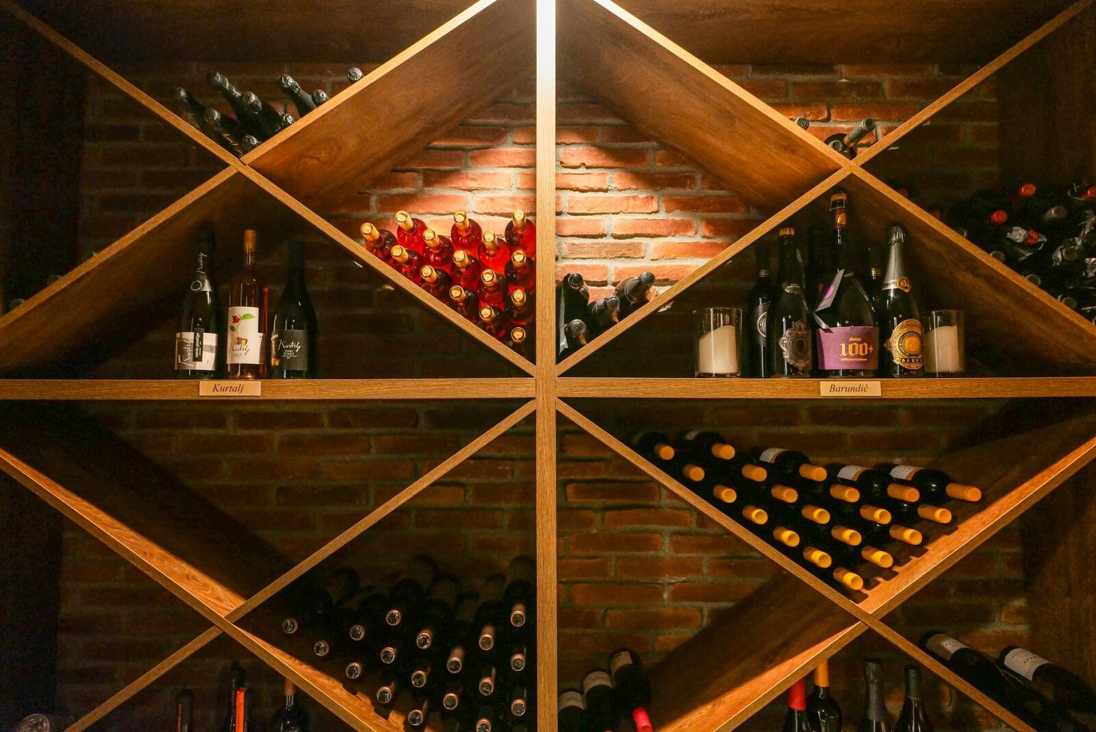 Basements inspiration photo 36